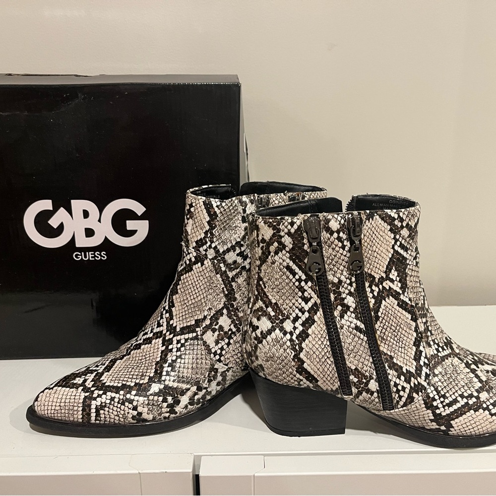 GBG Guess Black and Cream Ankle Booties Snakeskin Pattern